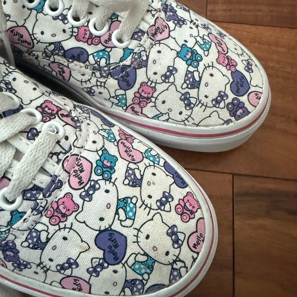 VANS x HELLO KITTY Off The Wall LOW TOP Sneakers UNISEX: Mens 7 Women’s 8.5 US - Picture 10 of 10
